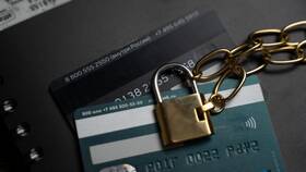 Почему судебные приставы списывают 50 процентов дохода в Комус